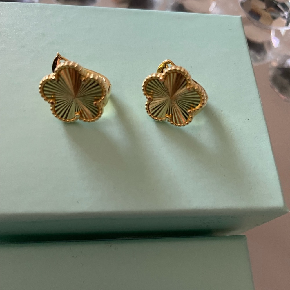 SOLD Clover earrings